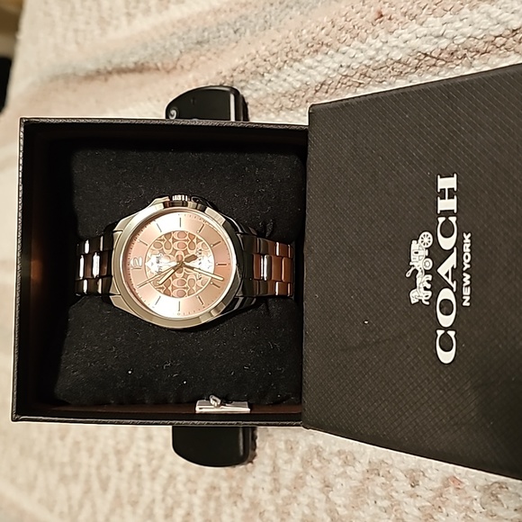 Watch - Picture 2 of 3